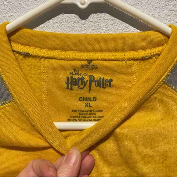 Harry Potter Hufflepuff Sweatshirt - Picture 4 of 7